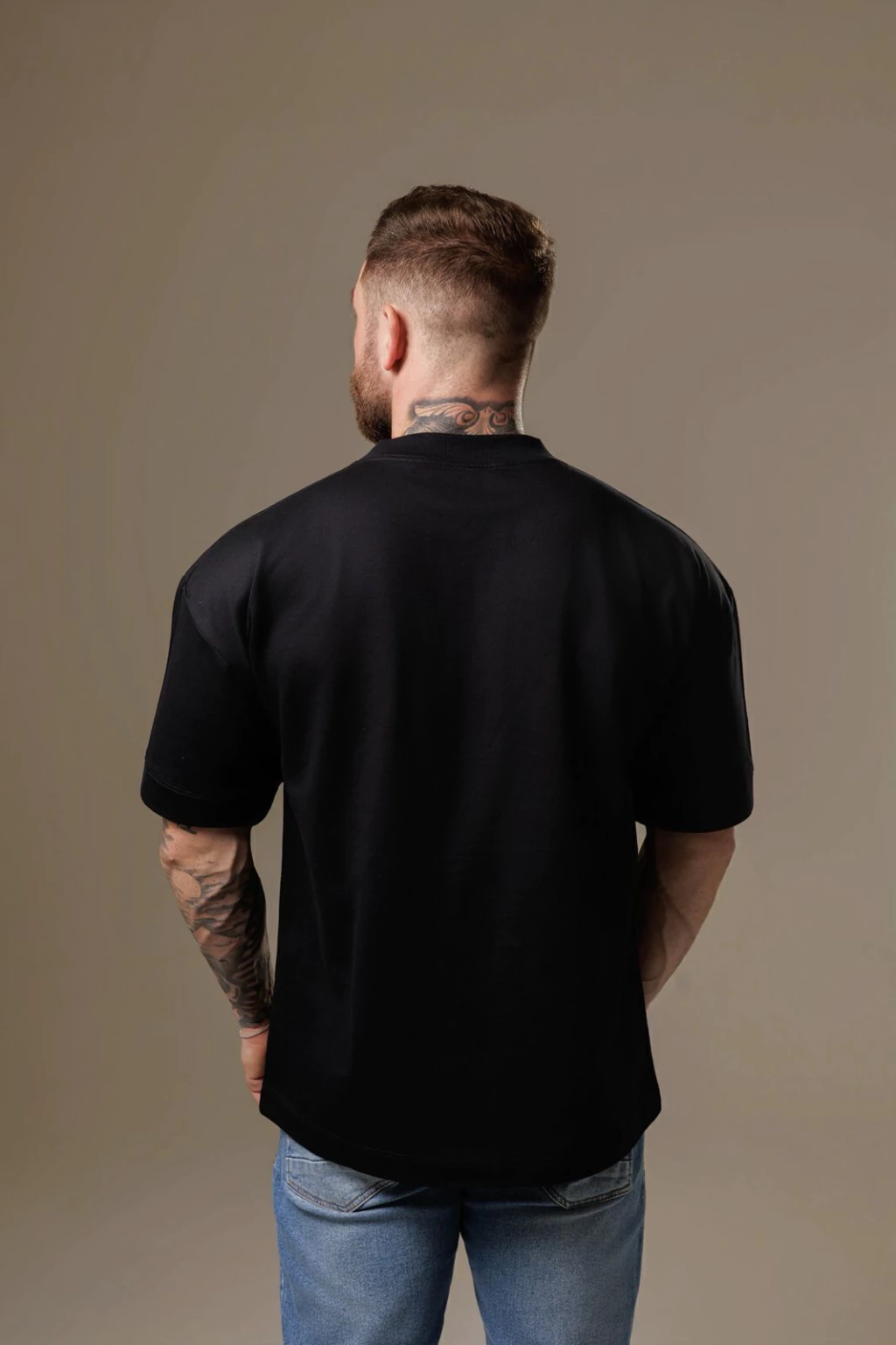Caimento amplo da camiseta oversized preta